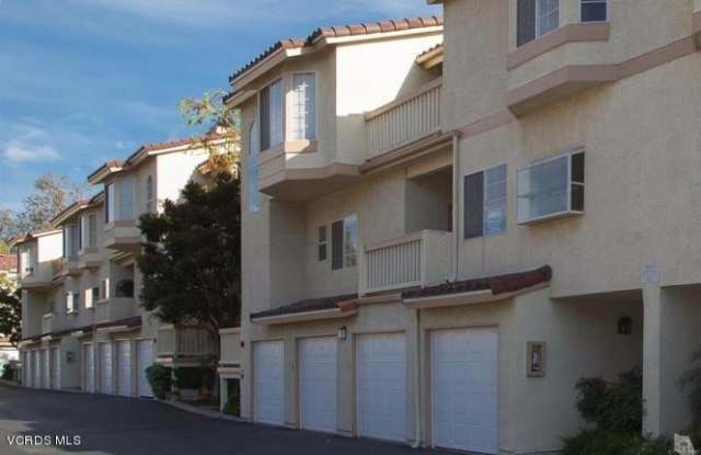 Beautiful 2 Bedroom, 2.5 Bath Townhome in Desirable Shadow Ridge Community! Gallery 4