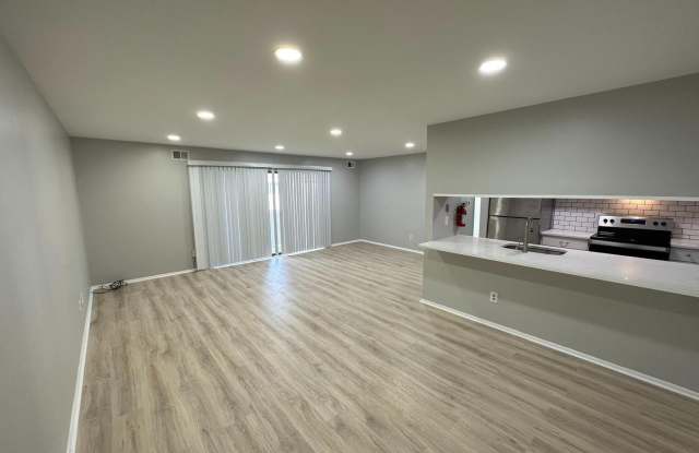 1704 THE WOODS photos photos