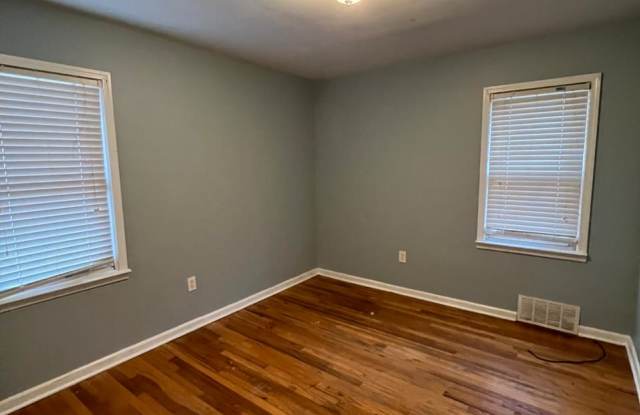 21549 Pembroke Avenue Gallery 3