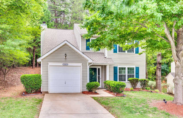 Beautiful, well maintained home in the heart of Lake Wylie in Forest Oaks community! photos photos