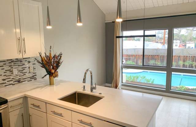 Spacious End-Unit Townhome with Cupertino Schools Gallery 4