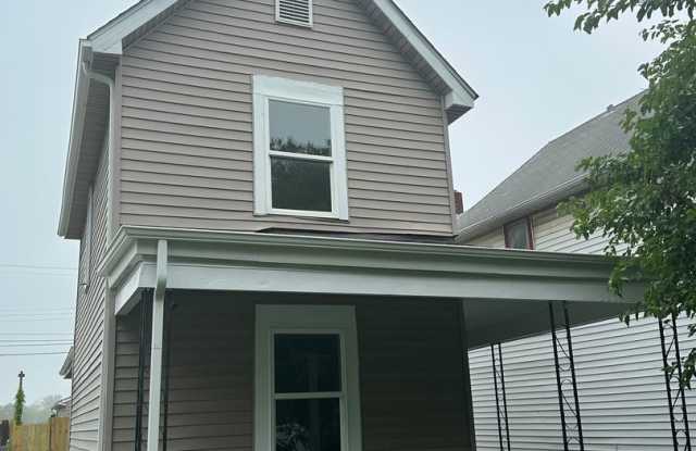 3 Bed 1 Bath with Fenced in Back Yard and 2 Car Garage photos photos