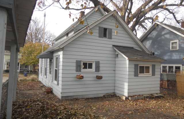 1524 Forrest Avenue NE Gallery 3