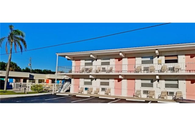 908 VILLAS DRIVE - 908 Villas Drive, Venice, FL 34285
