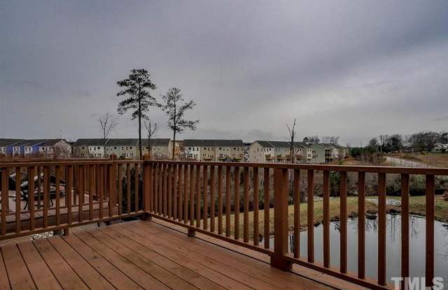 868 Queen City Crescent photos photos