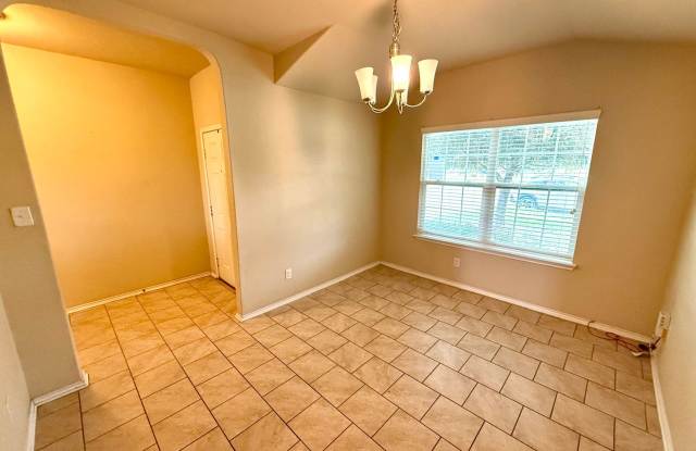 Inviting 3-Bedroom Home with an Island Kitchen & Large Fenced Backyard! Gallery 3