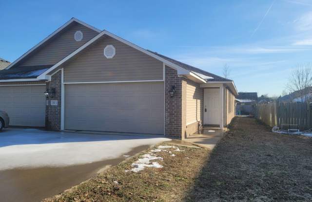 3 Bedroom 2 bath Duplex in Alma - **MOVE IN SPECIAL - $1 First Month Rent** photos photos
