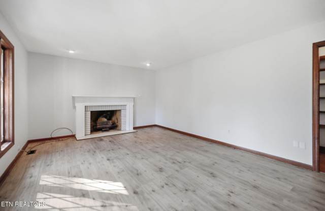 2913 Knox Lane Gallery 2