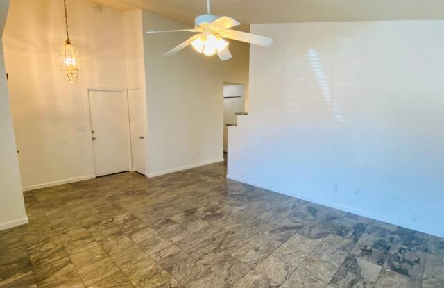 Move In Bonus: $300 Off the First Month's Rent! Gallery 4