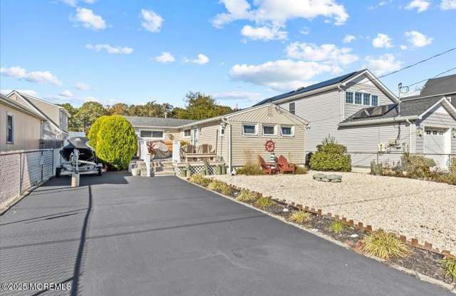 4 Cedar Crest Drive photos photos