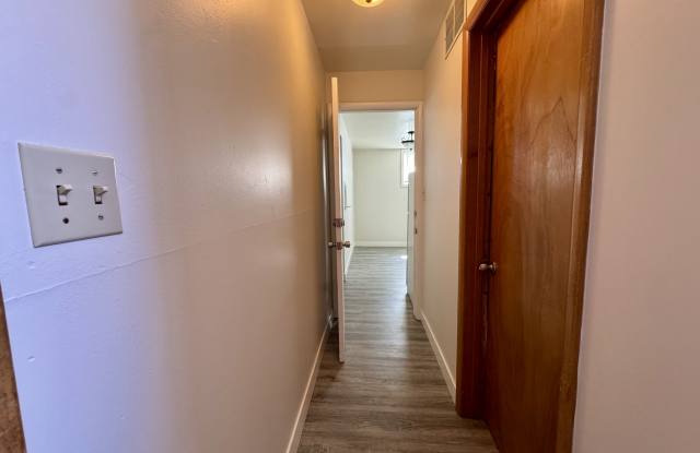 2220 East Avenue A 1/2 Gallery 4
