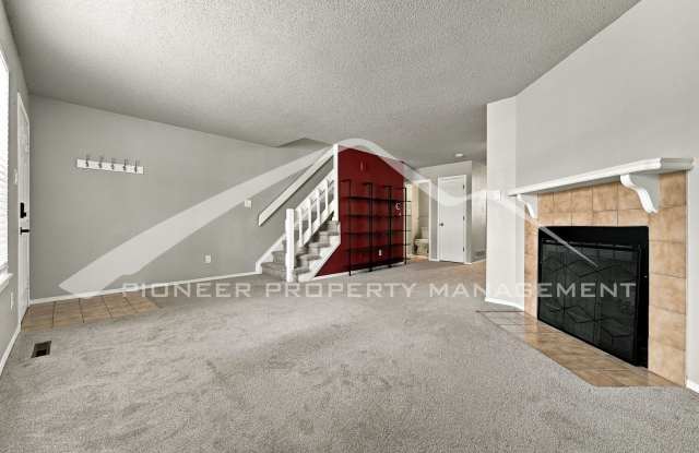 Gorgeous Townhouse with Central AC and Reserved Parking Gallery 4