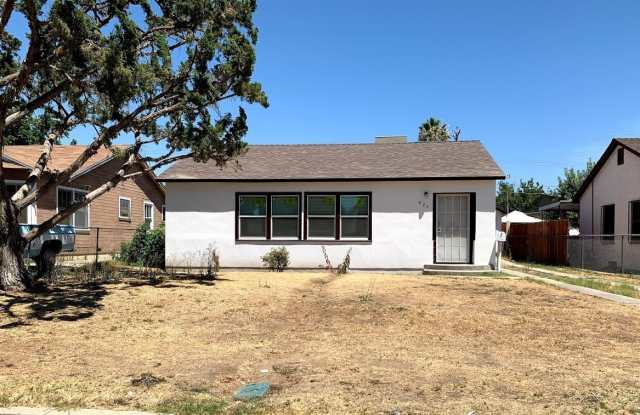 3 Bedroom Home with HUGE yard! photos photos