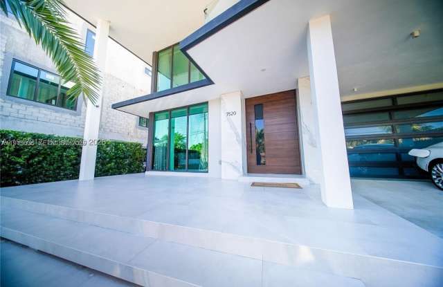 7520 W Treasure Dr Gallery 3