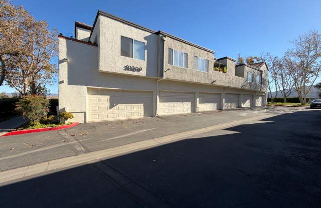 Spacious 2-Bedroom Condo with Vaulted Ceilings, Private 2-Car Garage & Resort-Style Amenities! Gallery 4