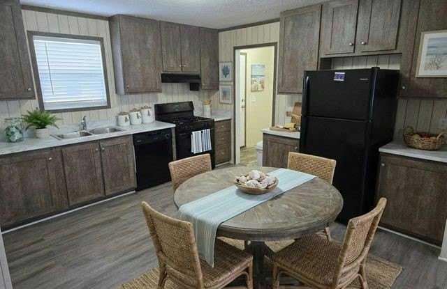 11369 - 5th St NE photos photos