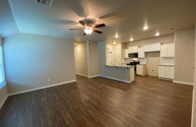 3 Bed 2 Bath Duplex in Bethany (See Contact Info Below) Gallery 4