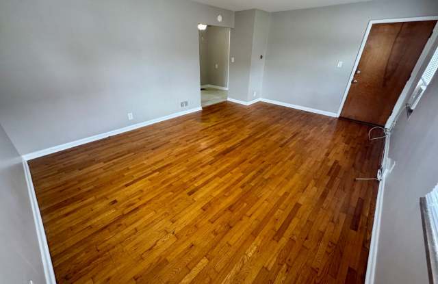 1 Bedroom ~ Grandview Area Gallery 4