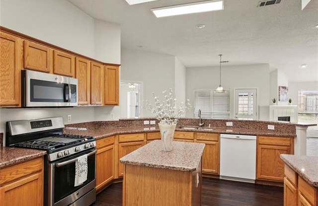 6218 Hillcrest Drive Gallery 4