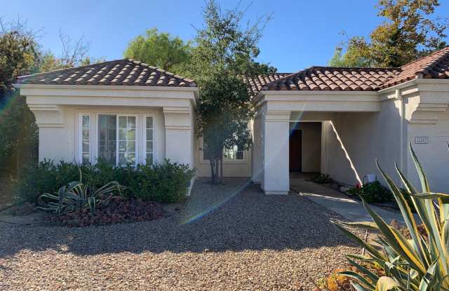 Beautiful One Story Home in Nice Moorpark Neighborhood Gallery 1