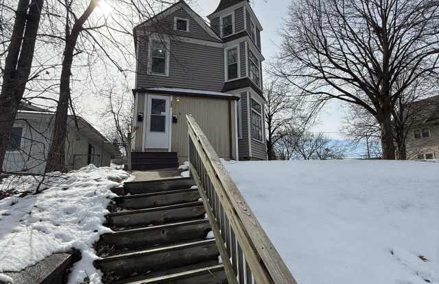 782 Case Ave., 2 photos photos