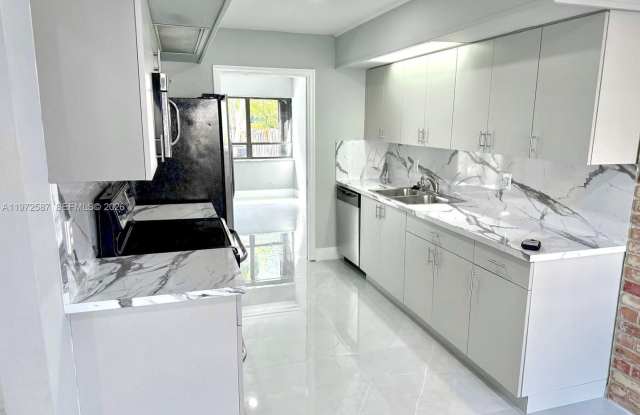 2700 N 34th Avenue I, Hollywood, FL 33021 photos photos