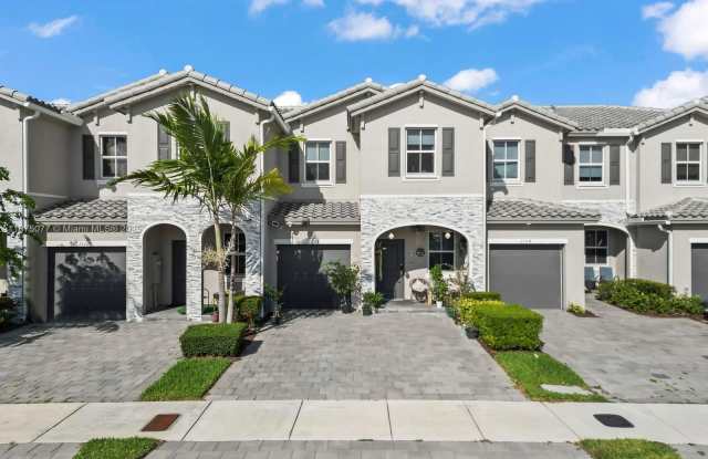 1108 SE 26th Ter photos photos