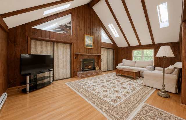 Enfield - 4 Bed, 2 Bath and a loft, fully furnished home - $3000 photos photos Enfield - 4 Bed, 2 Bath and a loft, fully furnished home - $3000 photos photos