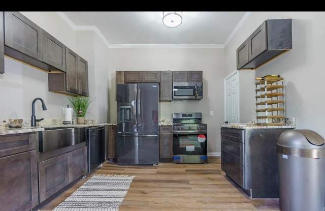 1002 S Willett St photos photos