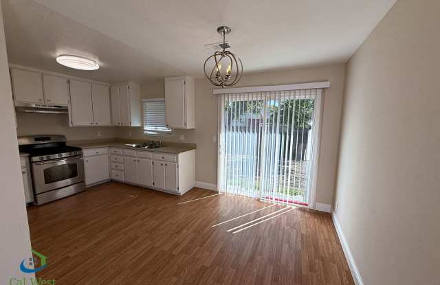 $2995.00 Spacious 3 Bed / 2 Bath Cottage in Central Gilroy photos photos