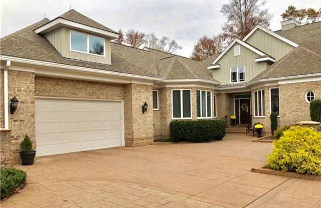 Breathtaking views in the gated golf community of Kingsmill in Williamsburg VA - 404 Rivers Edge, James City County, VA 23185