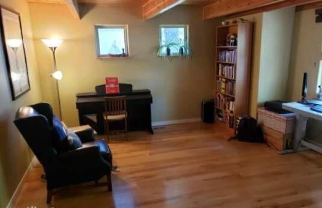 106 North Hotsprings Drive Gallery 2