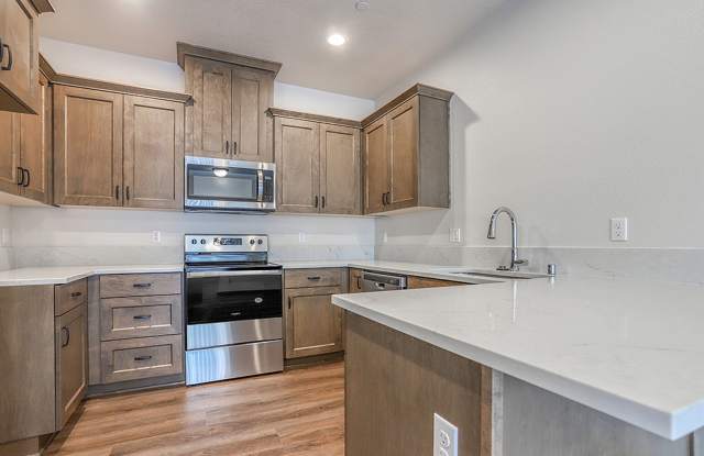 Beautiful 2 Bedroom 2.5 Bathroom Duplex in Great Washougal Location! Beautiful Finishes! photos photos
