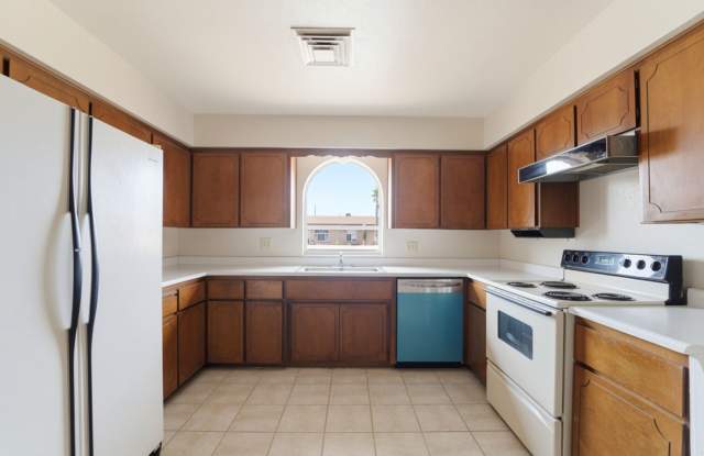 Charming rental home located on a quiet cul-de-sac in the heart of Mesa Gallery 1