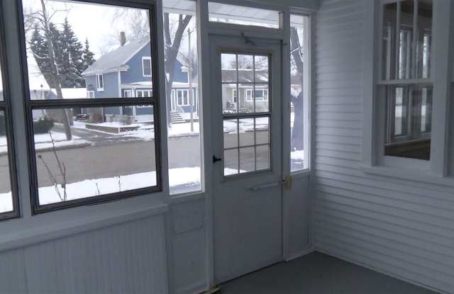 1129 Pennoyer Ave Gallery 2