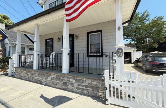 92 Hewlett Avenue Gallery 2