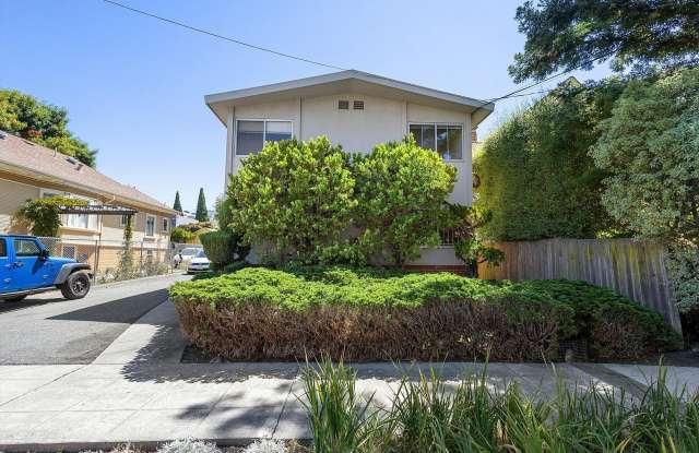 2911 Deakin St #3 - 2 bedroom | 1 bath Gallery 3