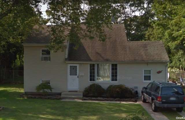 126 Adams Street E - 126 Adams Street East, East Islip, NY 11730