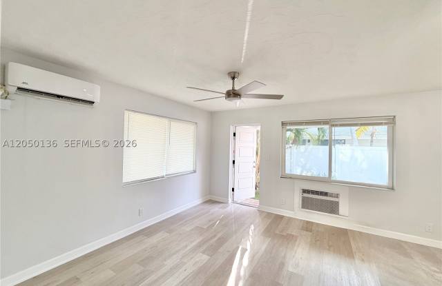 1632 NE 4th Pl Gallery 4