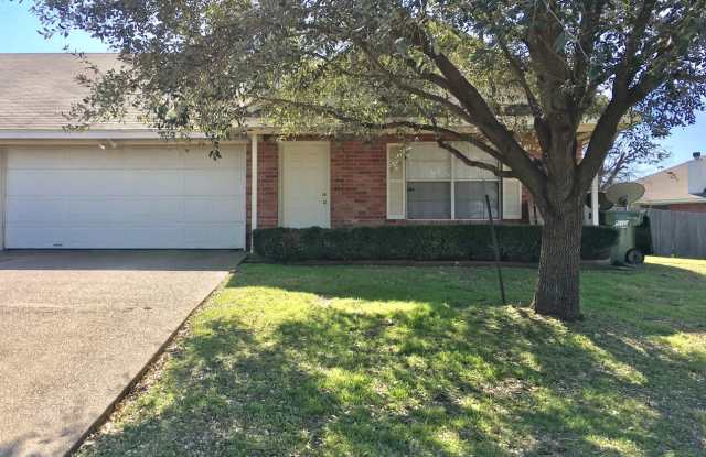 Duplex near Hewitt Park photos photos