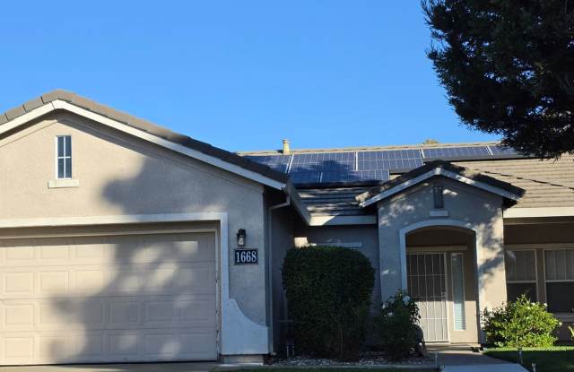 Spacious 3-Bedroom Home in Southport Gateway – $2,995 / Month Gallery 1