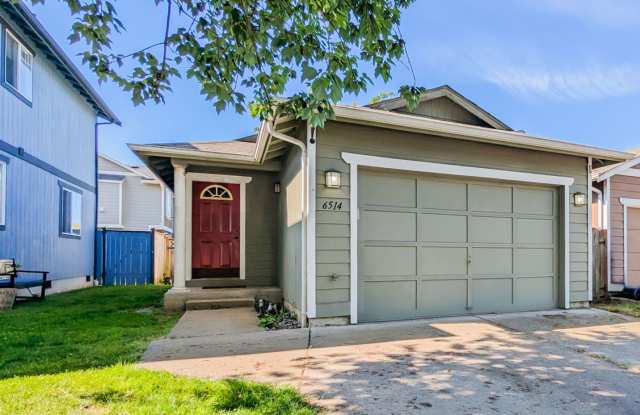 Move in ready 2 bedroom 1 bath rambler with 1 car garage  fully fenced backyard photos photos