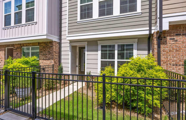 Like New Townhome Ready for Immediate Move-In!!! Oakhurst Gallery 3