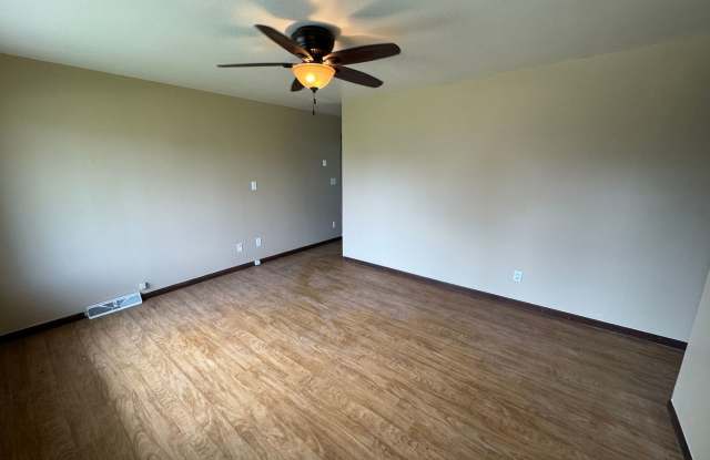 Charming and Spacious East Moline Home! photos photos