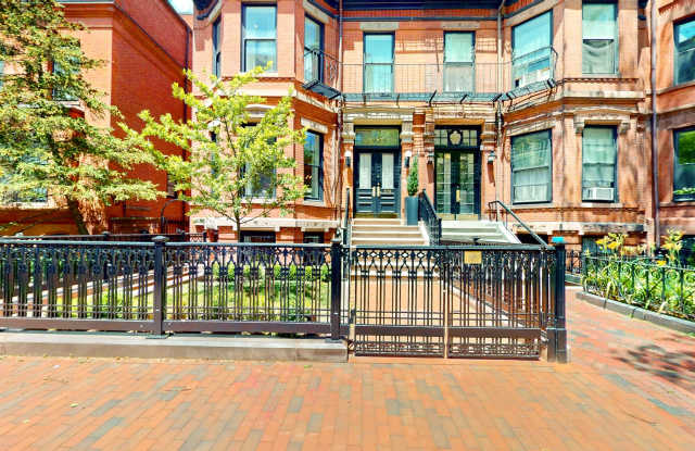 Back Bay Brownstone 2 Bed | Renovated Kitchen & Bath | Available 9/1 photos photos
