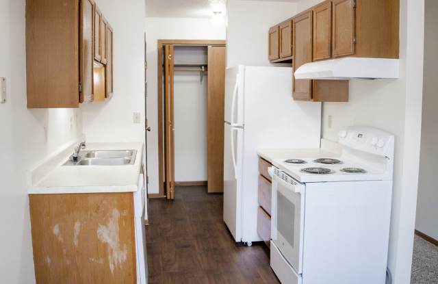 Oakwood Apartments Gallery 2