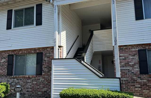 Colonial Square Top Floor Condo for Rent photos photos
