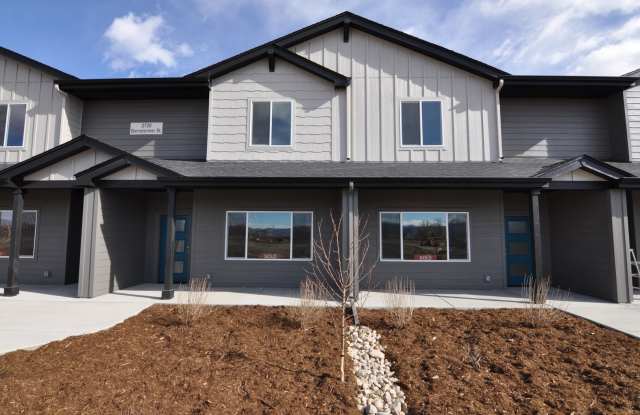 Beautiful 3-bed Townhome in a great location! photos photos