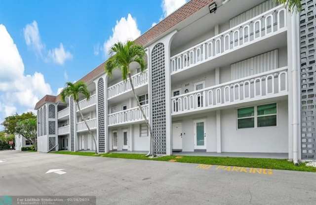 400 SE 10th St - 400 Southeast 10th Street, Deerfield Beach, FL 33441