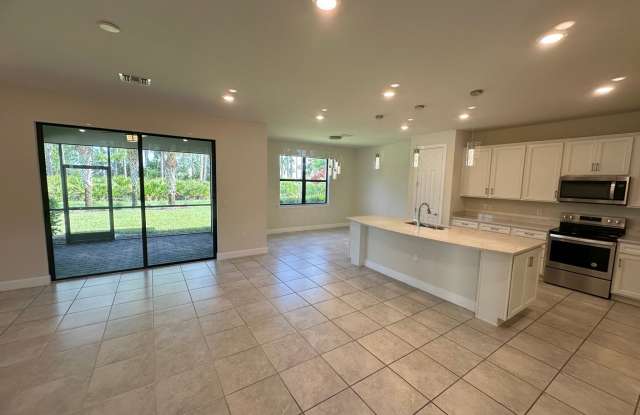Amazing Location! Modern & Spacious 3 Bed 2.5 Bath in South Fort Myers Gated Community Gallery 4